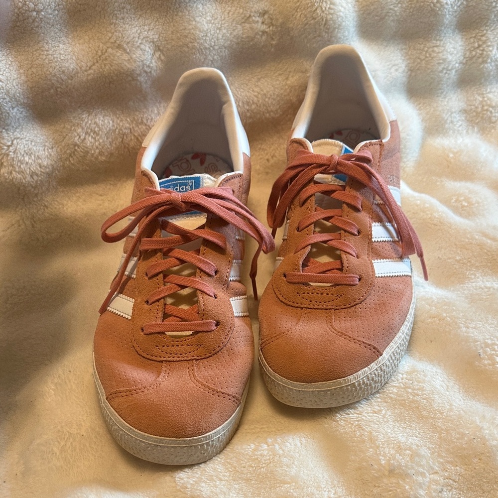 adidas Suede Low-Top Sneakers in Dusty Pink with White Stripes - Picture 3 of 4